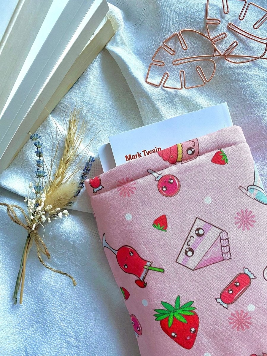 Pochette pour livre de poche - Fraise Kawaii - Les créations de Mae