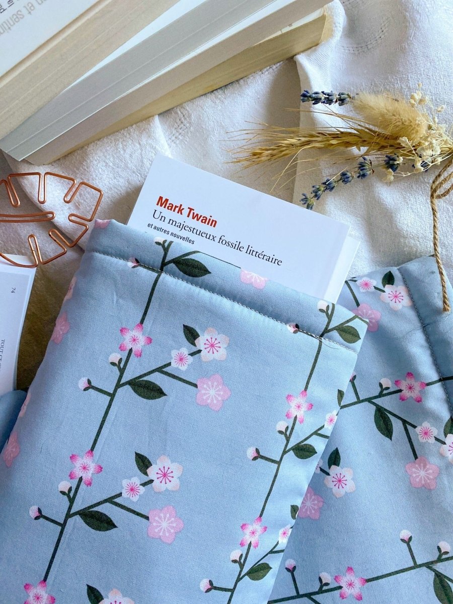 Pochette pour livre de poche - Sakura bleu - Les créations de Mae