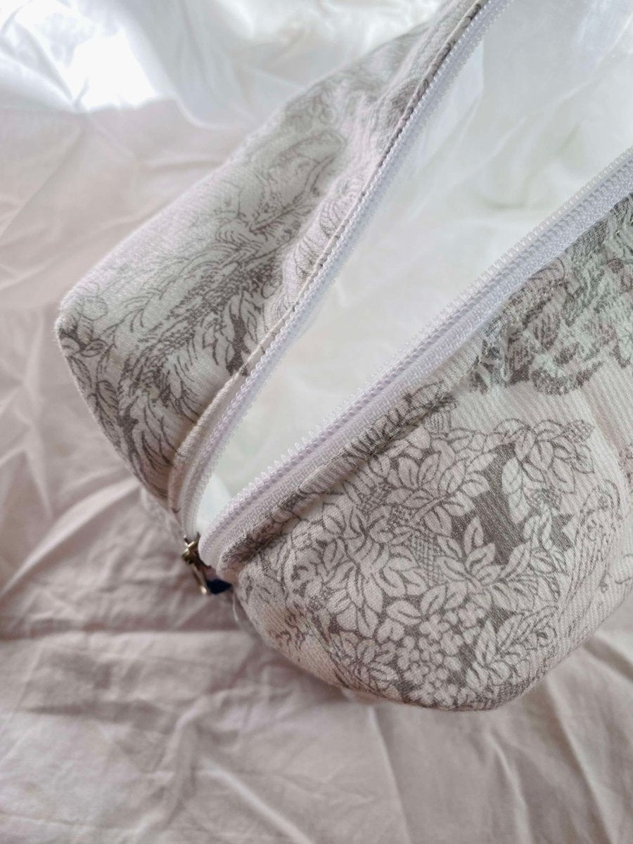 Trousse de Toilette/Maquillage - Large - Toile de Jouy Gris - Les créations de Mae